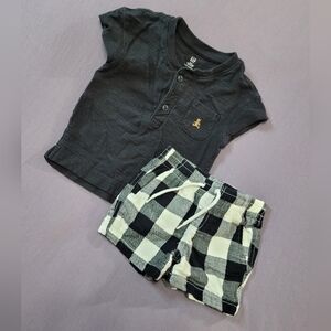 ✨️Kids 5/$40✨️ Baby GAP Black Top with Checkered Shorts